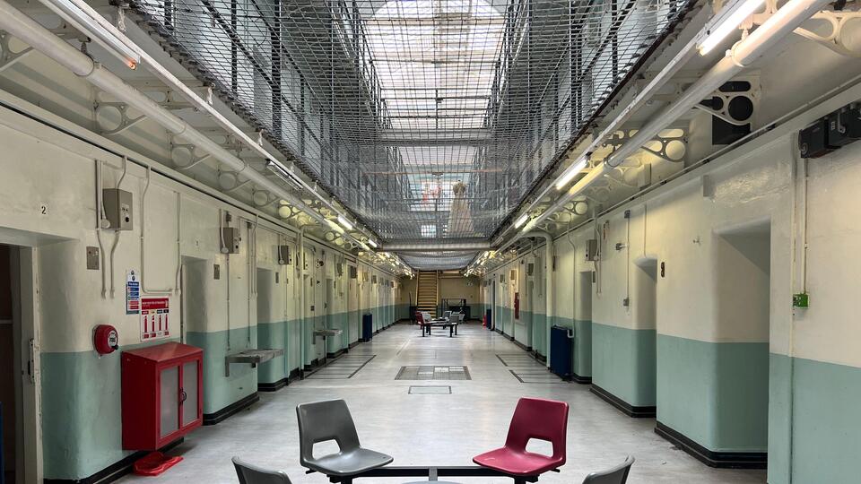 İngiltere'de son protestolarla dolan cezaevleri için acil durum planı devreye girdi