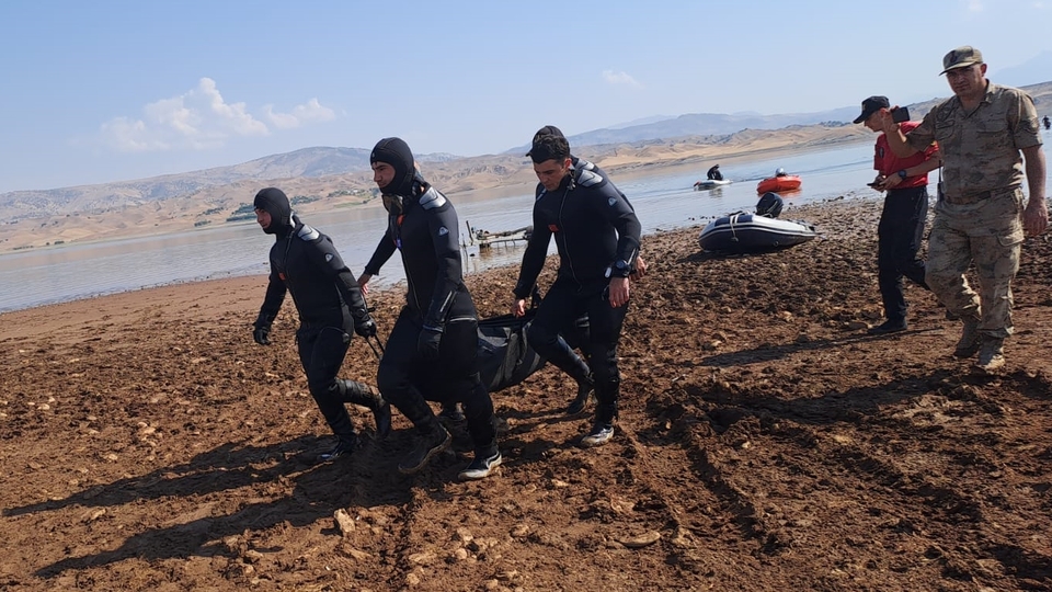 Balık tutmak için gittiği gölde can verdi