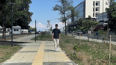 Sol bacağı 4 cm. kısa olan genç artık akranları gibi yürüyebiliyor