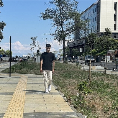 Sol bacağı 4 cm. kısa olan genç artık akranları gibi yürüyebiliyor