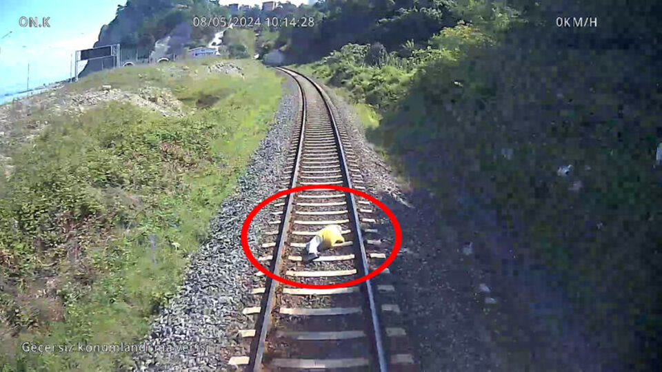 Yürek yakan kaza! Demans hastası yaşlı kadına tren çarptı