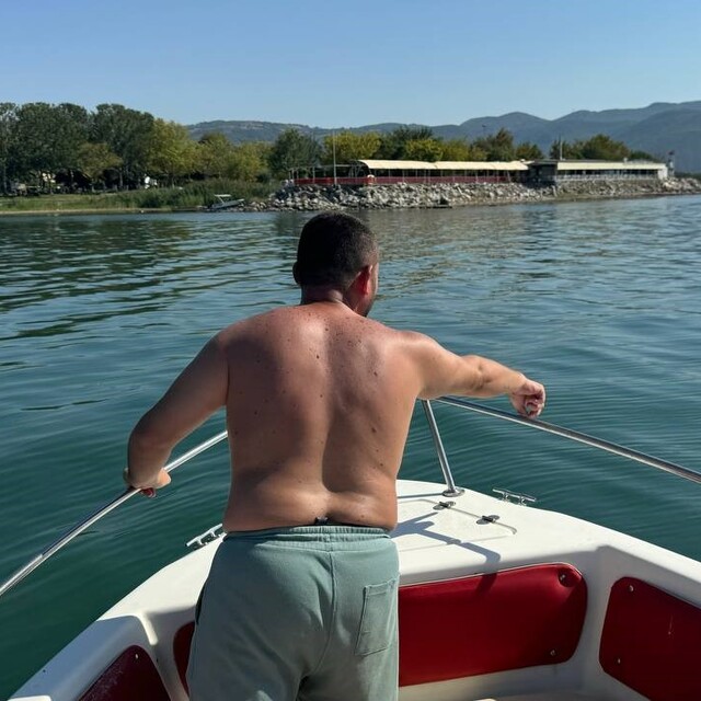 İznik Gölü'nde merak uyandıran cisim