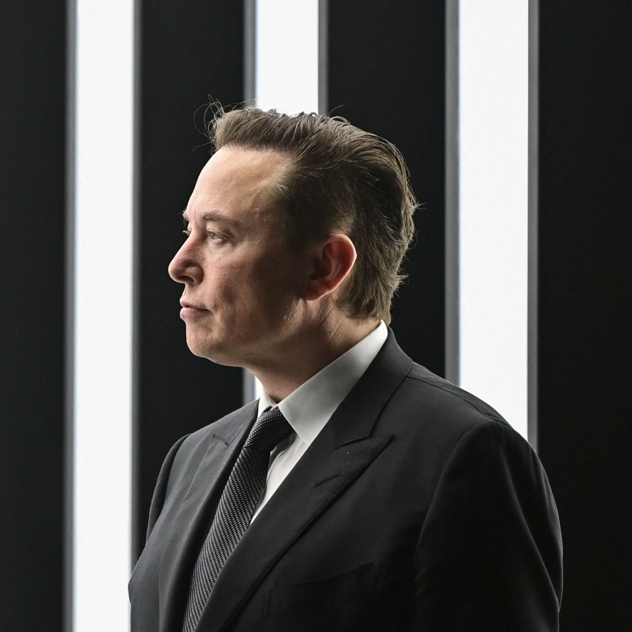 Musk: Bu yolun sonu ekmek kuyrukları