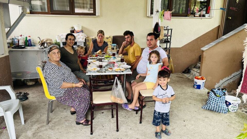 Belçikalı turistlere muhtar sahip çıktı