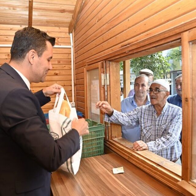 Manisa'da Halk Ekmek satışı başladı