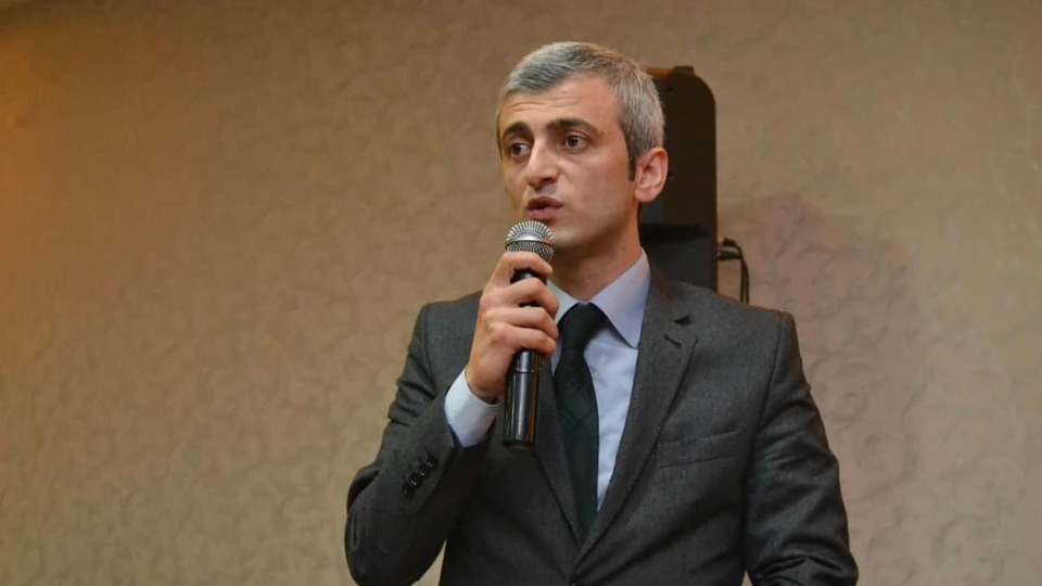 AK Partili eski başkan apartta ölü bulundu