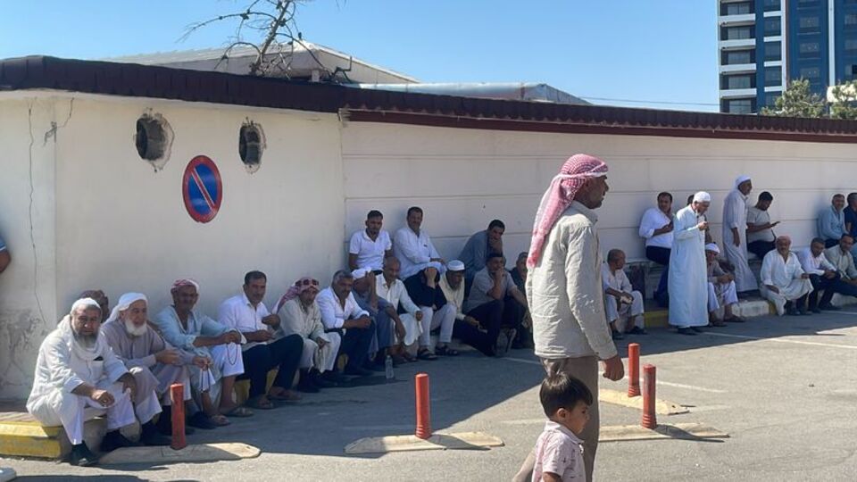 Emniyet şeridinde lastik değiştirirken TIR çarptı! 3 can kaybı var