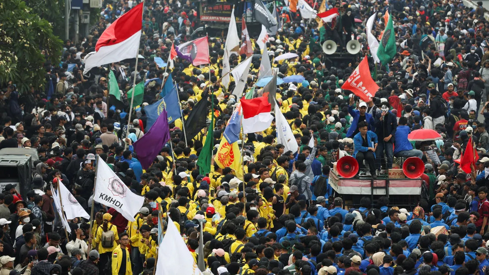 Endonezya'da halk meclisi basmaya çalıştı