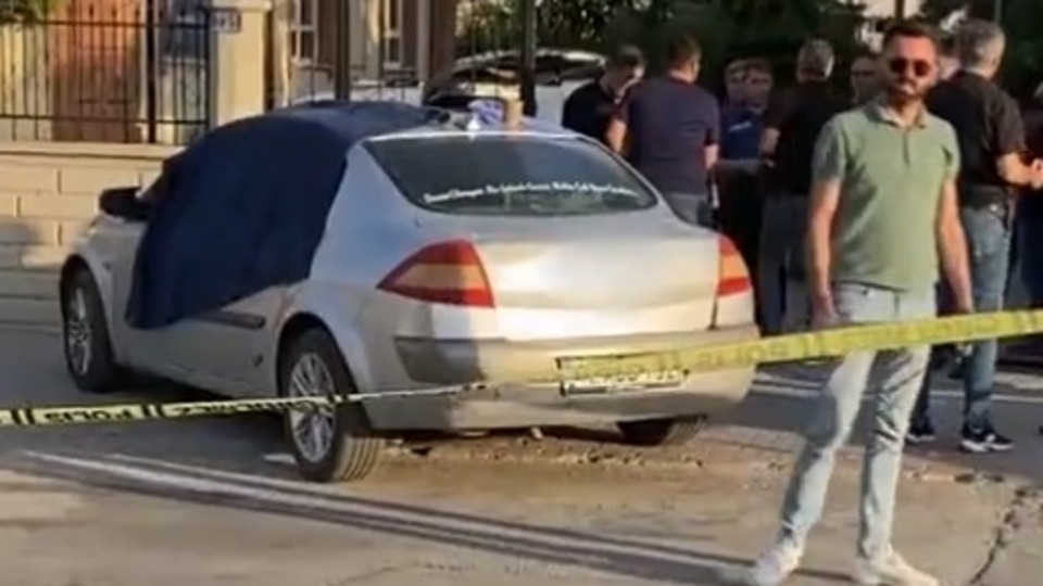 Oğlunun gözü önünde karısını öldürdü!