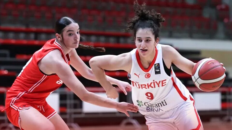 Genç milliler yarı finalde!