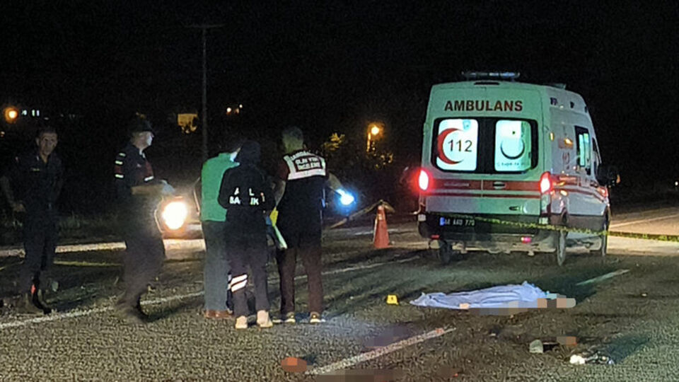 İki otomobilin çarptığı yaşlı kadın öldü