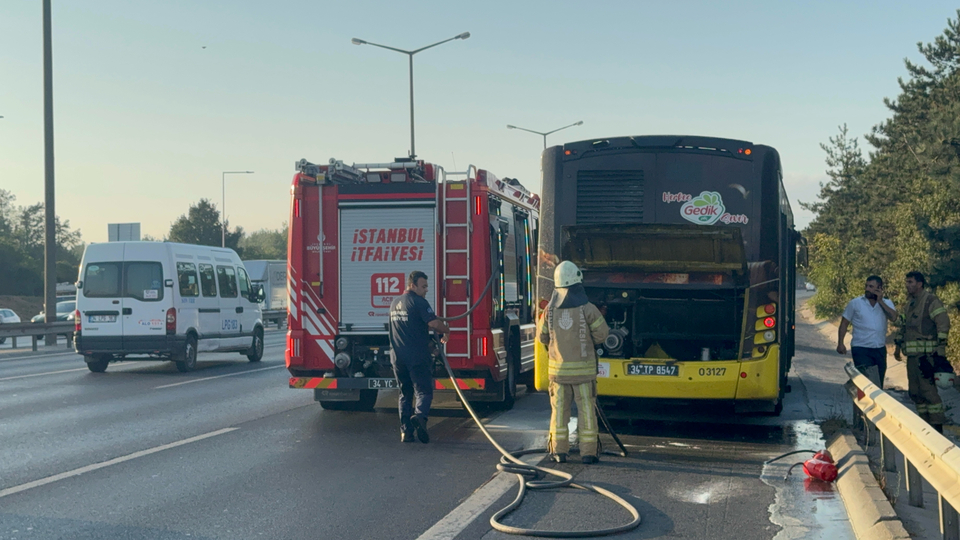 İETT otobüsünde yangın