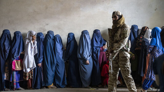 Taliban'dan kadınlara yeni yasaklar