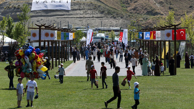 Malazgirt Zaferi kutlamaları Ahlat'ta başladı