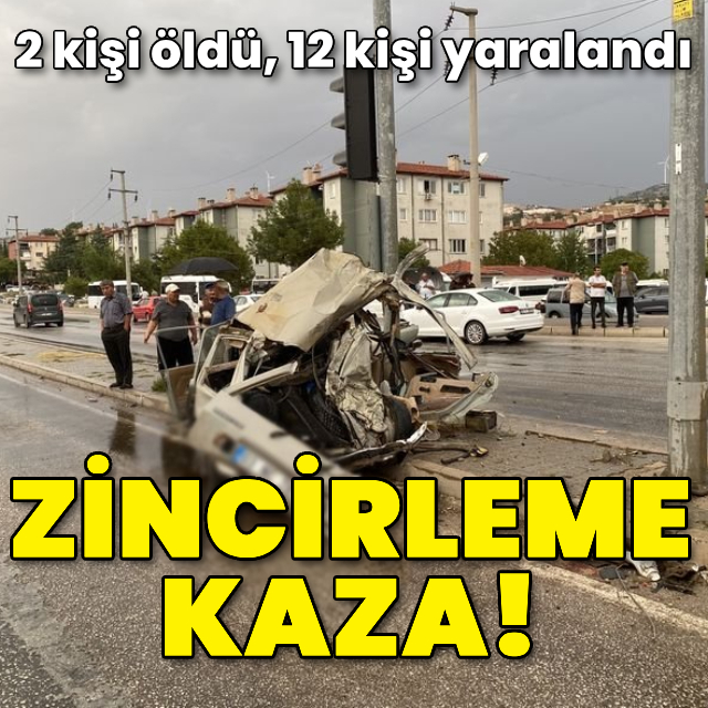 Afyonkarahisar'da zincirleme kaza: 2 ölü, 12 yaralı