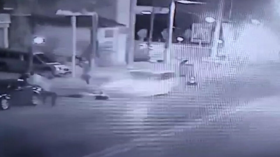 Hesaba itiraz edince darbedilmişti, otomobille ezdi!