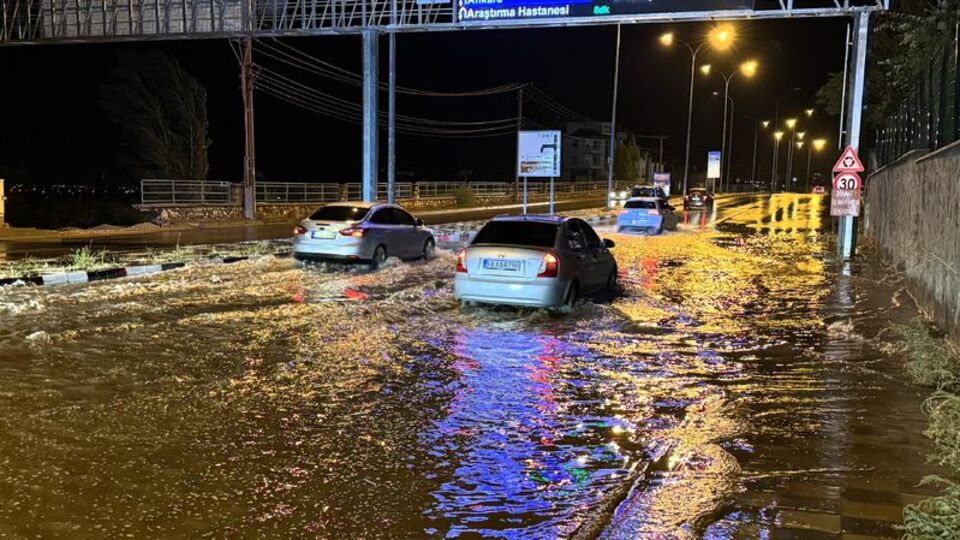 Aksaray'da sağanak hayatı olumsuz etkiledi