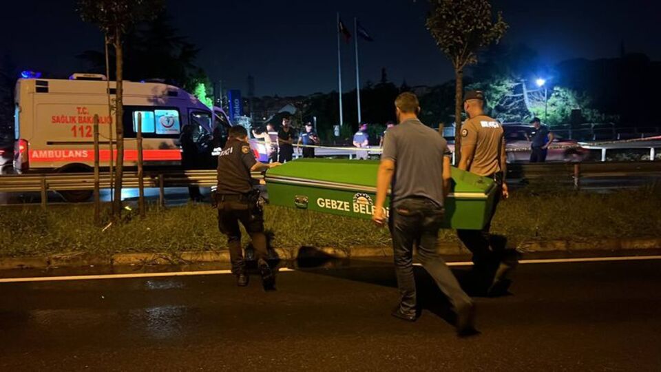 Motosiklet hafif ticari araca çarptı: 1 ölü, 1 yaralı