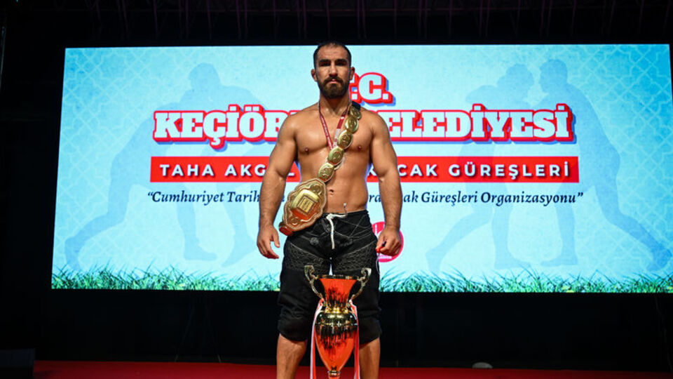 Ankara'da başpehlivan Feyzullah Aktürk!