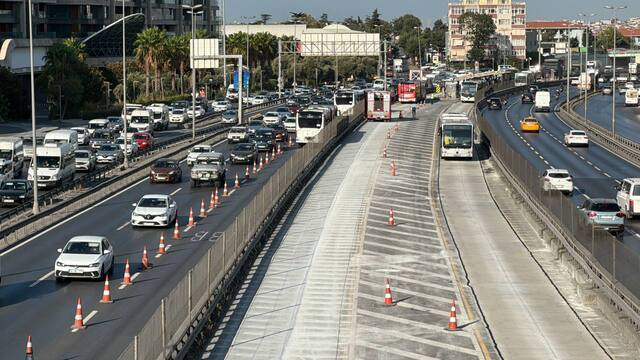 Metrobüs hattında bazı duraklar kapatılacak
