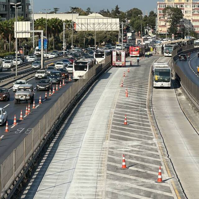 Metrobüs hattında bazı duraklar kapatılacak