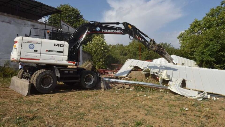 Bursa'da kaçak yapılar yıkıldı