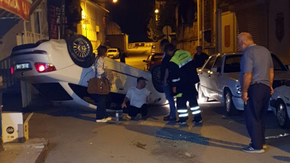 İki otomobil çarpıştı: 2'si futbolcu 5 yaralı