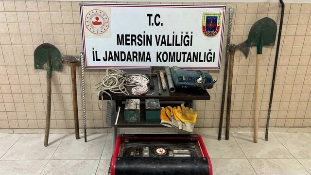 Mersin'de kaçak kazıya 11 gözaltı