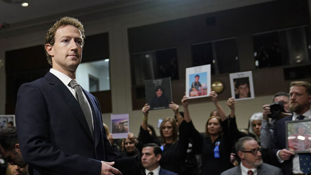 Zuckerberg'den "Beyaz Saray baskı yaptı" itirafı