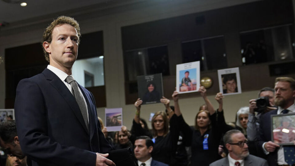 Zuckerberg'den "Beyaz Saray baskı yaptı" itirafı