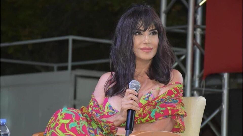 Asansör pozlarını eleştirdi