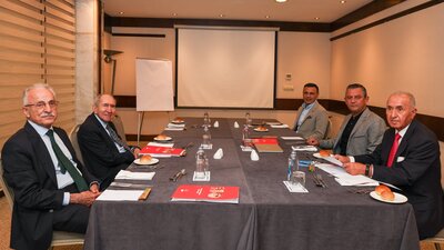 Özel eski genel başkanlar ile ne görüştü?