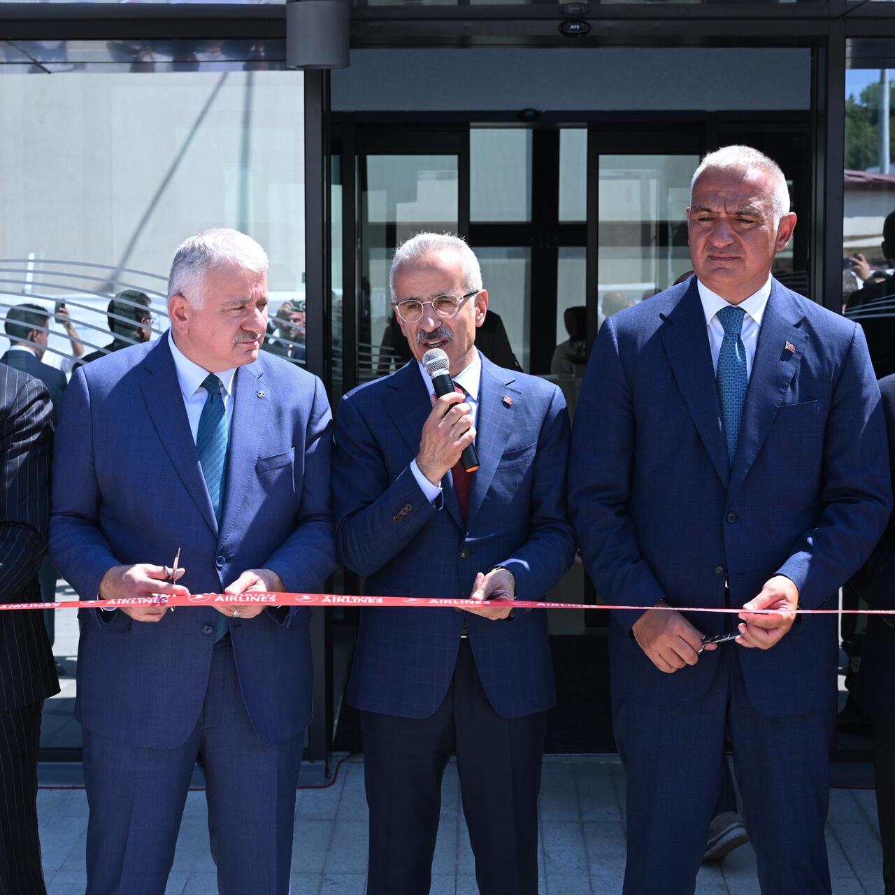 Trabzon Havalimanı yeni hizmet binaları açıldı