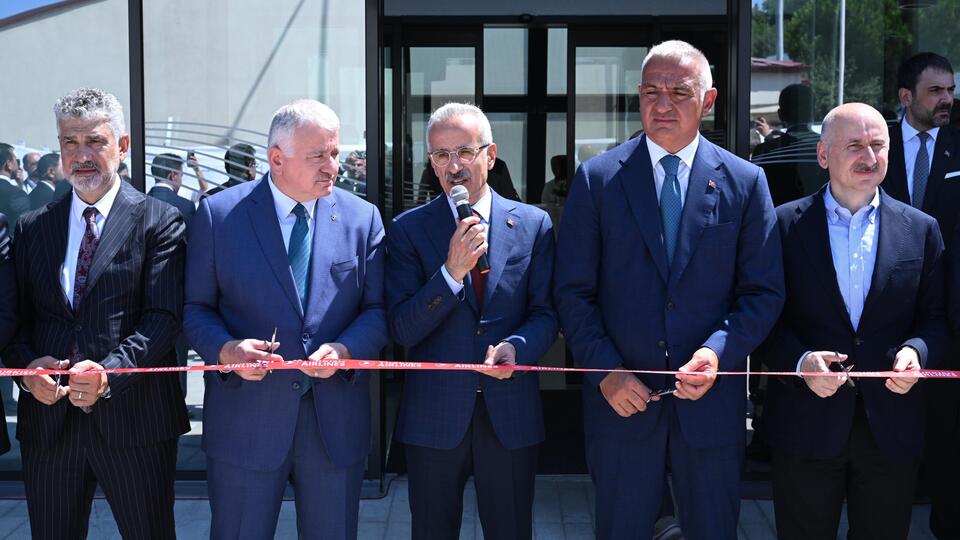 Trabzon Havalimanı yeni hizmet binaları açıldı