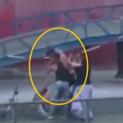  Kadını yol ortasında sopayla dövdüler!