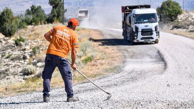 Silifke'de çiftçilerin kullandığı yol yenileniyor