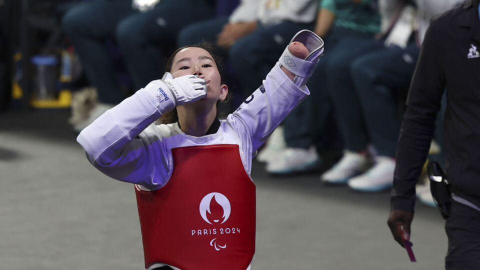 Zakia Khudadadi, tarihe geçti!