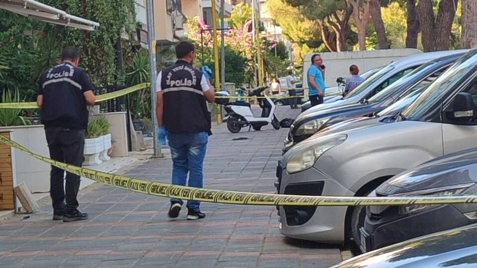 İzmir'de sokak ortasında kadın cinayeti!