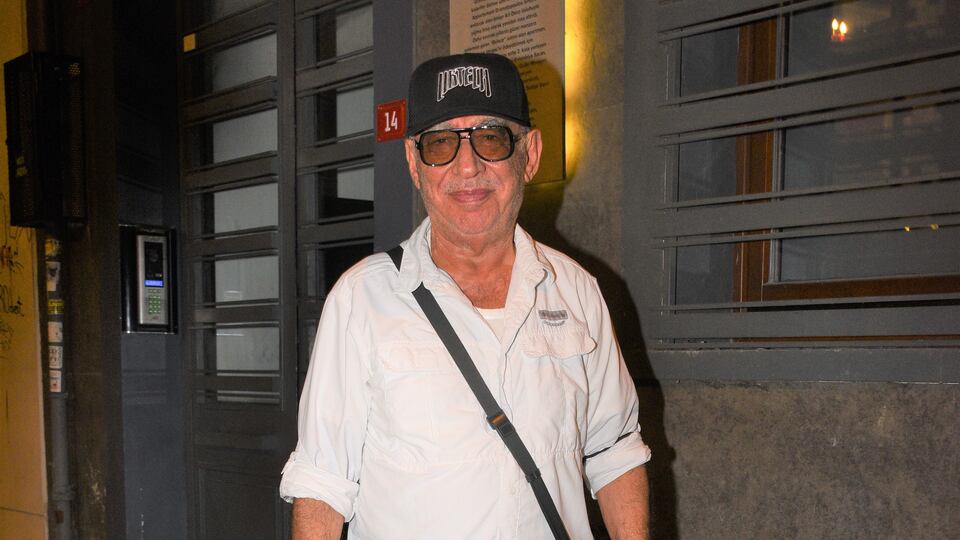 "Tiyatro devam ediyor"