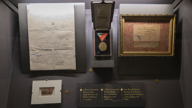Atatürk'ün İstiklal Madalyası'nı aldığına dair vesika ilk kez sergilendi