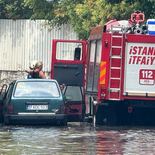 İstanbul'da aralıklarla kuvvetli yağış etkili oluyor: AKOM'dan uyarı