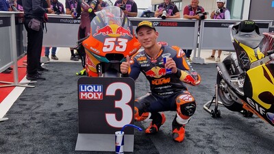 Deniz Öncü ilk kez podyuma çıktı