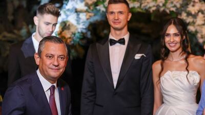 Özel, İrem-Mert çiftinin nikahına katıldı