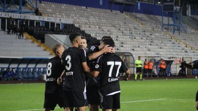 Erzurumspor, üç puanı üç golle aldı!