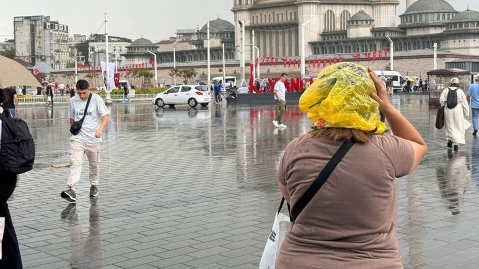 İstanbul'a kuvvetli ve gök gürültülü sağanak yağış uyarısı