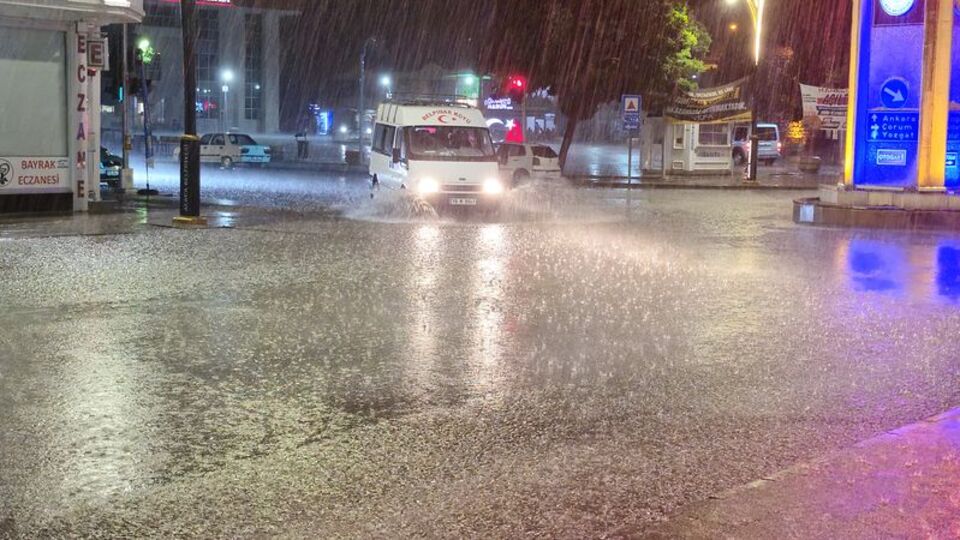 Çorum'da sağanak ve dolu, hayatı felç etti