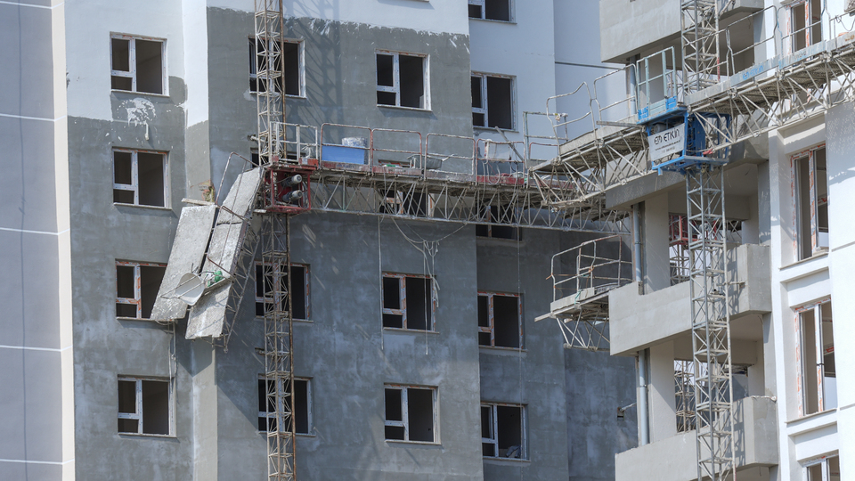 İnşaatta iskele çöktü: 3 işçiden acı haber