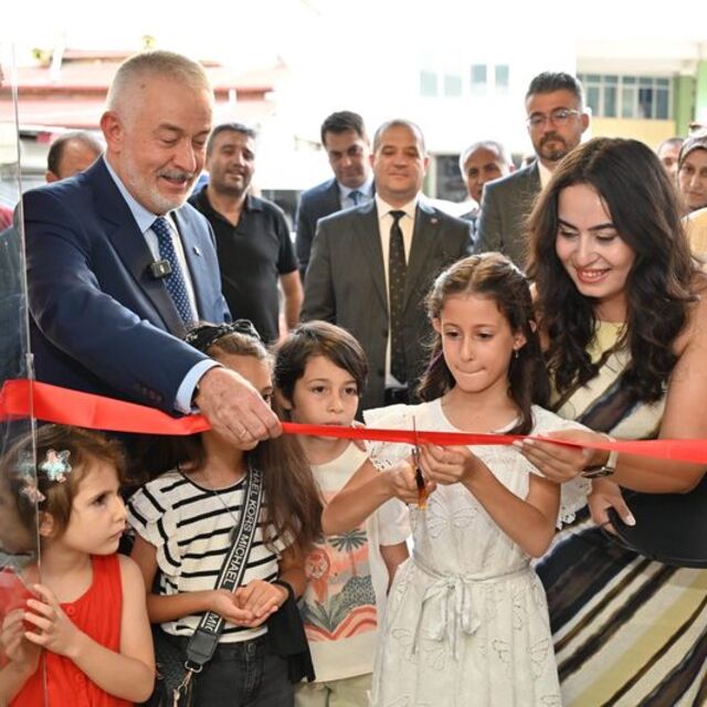 9 yaşında sergi açtı