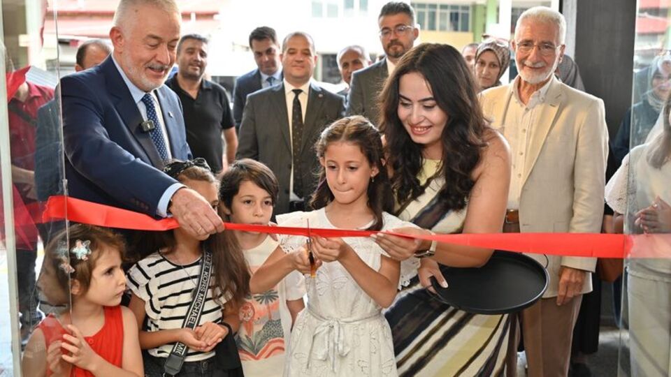 9 yaşında sergi açtı
