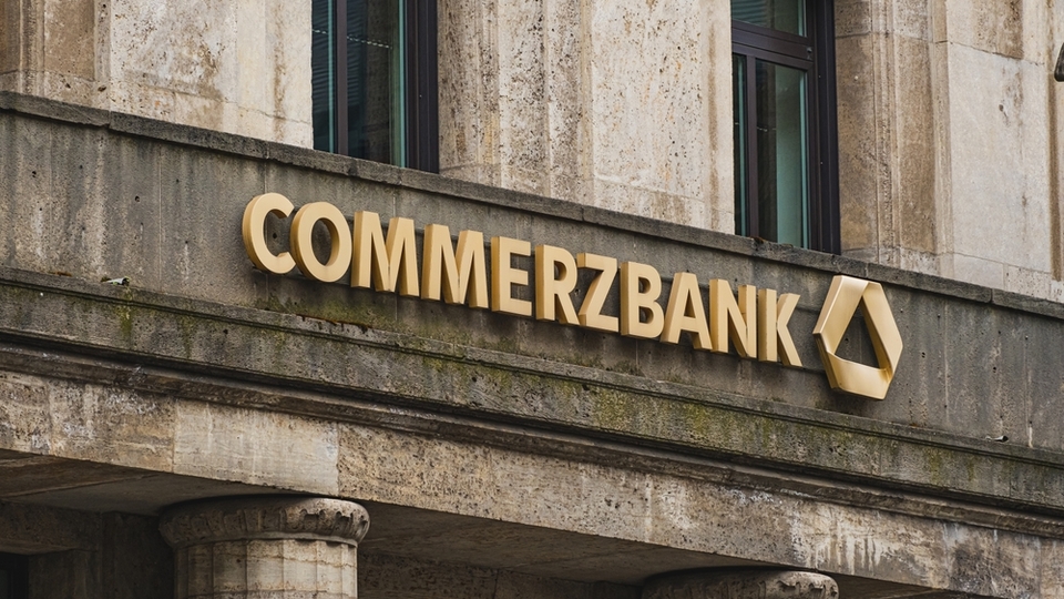 Almanya Commerzbank'taki hissesini azaltmayı planlıyor